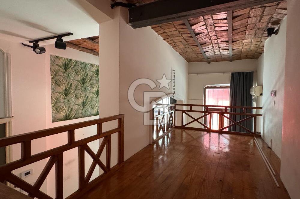 Asmalımescit' te Kiralık Çift Daireden Oluşan Giriş Kat İşyeri