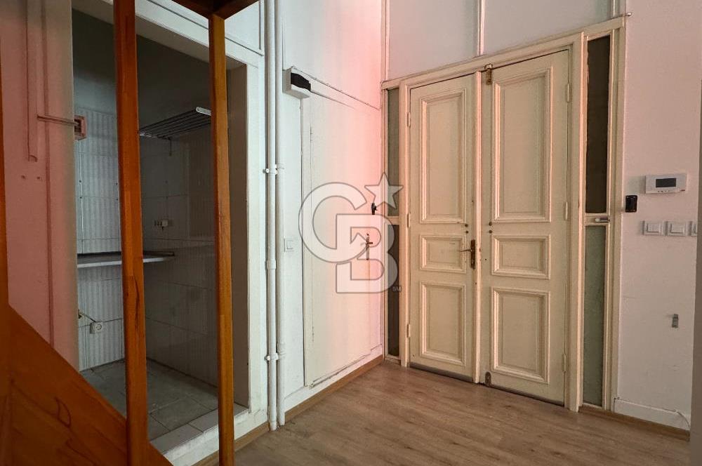 Asmalımescit' te Kiralık Çift Daireden Oluşan Giriş Kat İşyeri