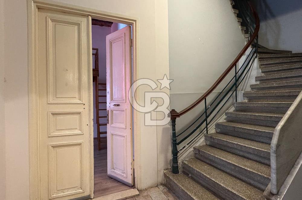 Asmalımescit' te Kiralık Çift Daireden Oluşan Giriş Kat İşyeri