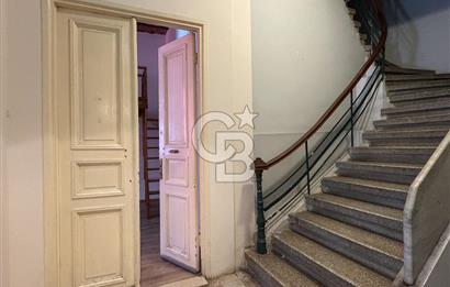 Asmalımescit' te Kiralık Çift Daireden Oluşan Giriş Kat İşyeri