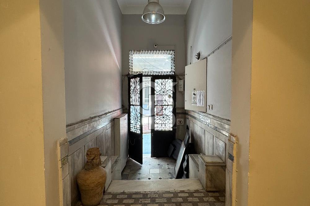 Asmalımescit' te Kiralık Çift Daireden Oluşan Giriş Kat İşyeri