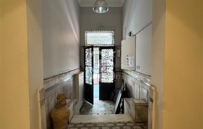 Asmalımescit' te Kiralık Çift Daireden Oluşan Giriş Kat İşyeri