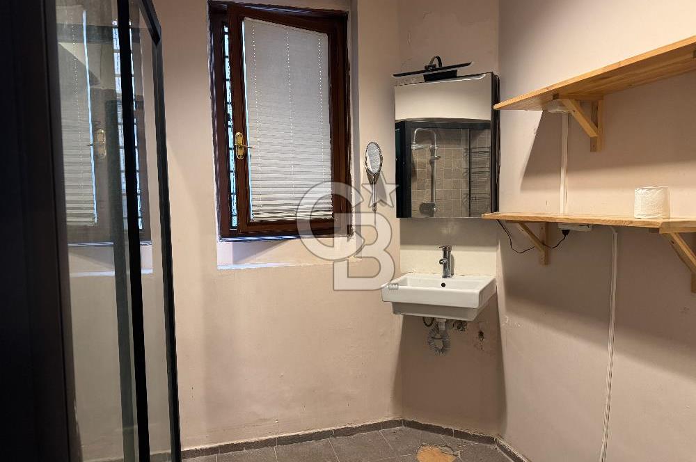 Asmalımescit' te Kiralık Çift Daireden Oluşan Giriş Kat İşyeri