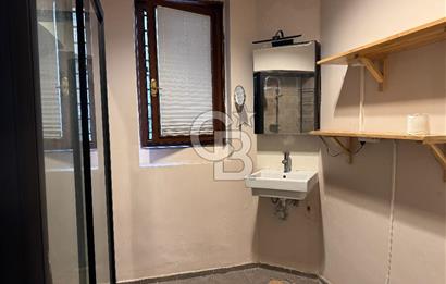 Asmalımescit' te Kiralık Çift Daireden Oluşan Giriş Kat İşyeri