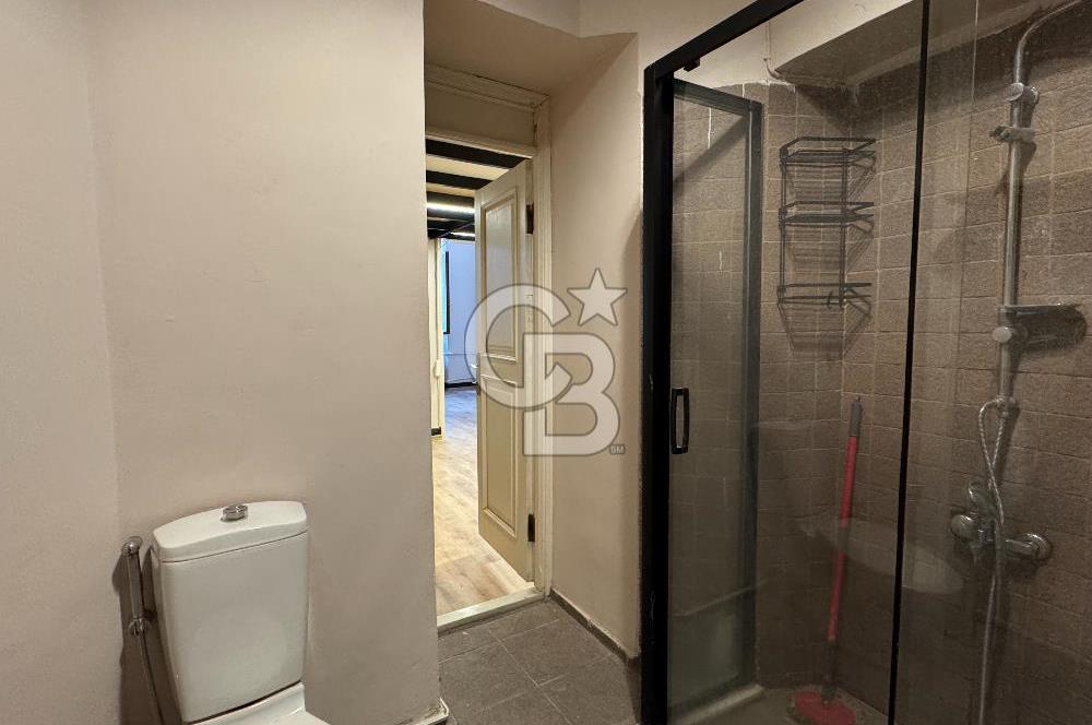 Asmalımescit' te Kiralık Çift Daireden Oluşan Giriş Kat İşyeri