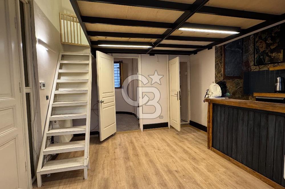 Asmalımescit' te Kiralık Çift Daireden Oluşan Giriş Kat İşyeri