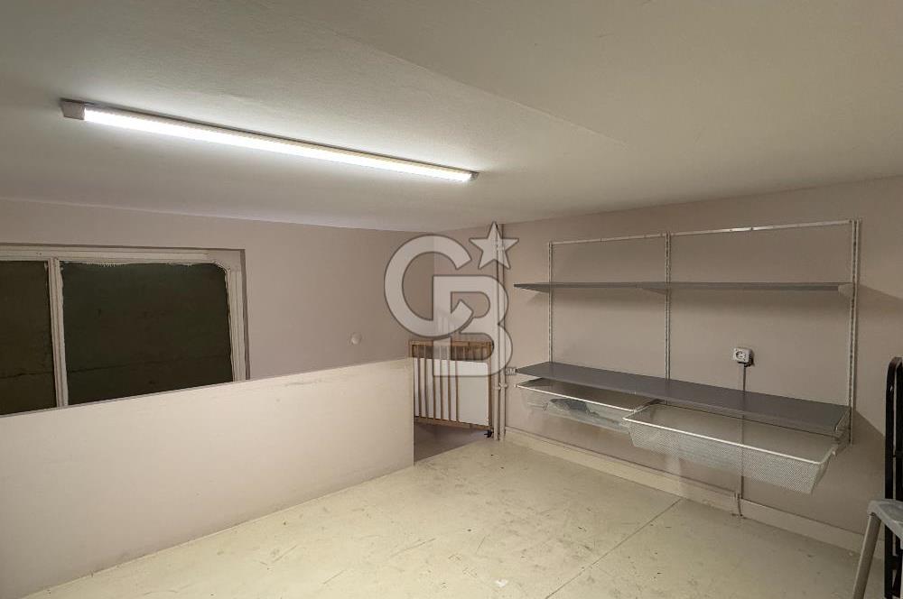Asmalımescit' te Kiralık Çift Daireden Oluşan Giriş Kat İşyeri