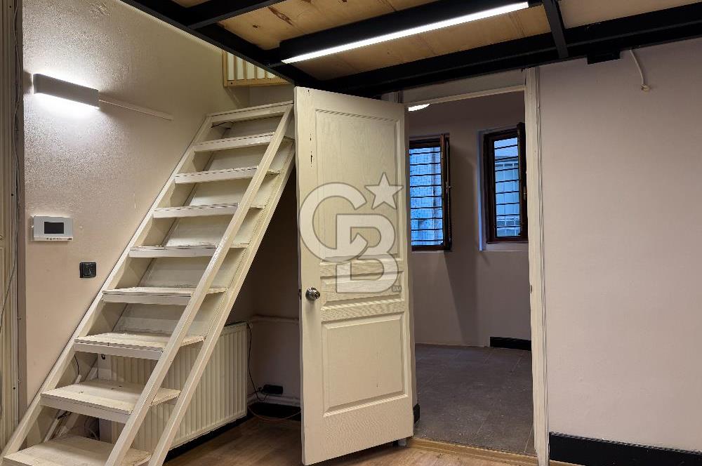 Asmalımescit' te Kiralık Çift Daireden Oluşan Giriş Kat İşyeri