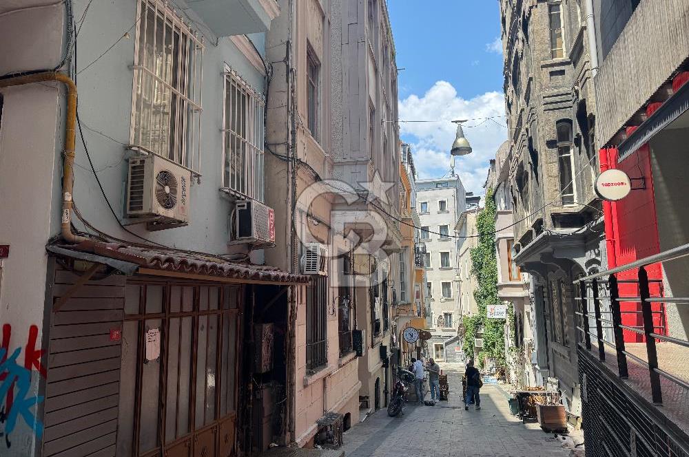 Asmalımescit' te Kiralık Çift Daireden Oluşan Giriş Kat İşyeri