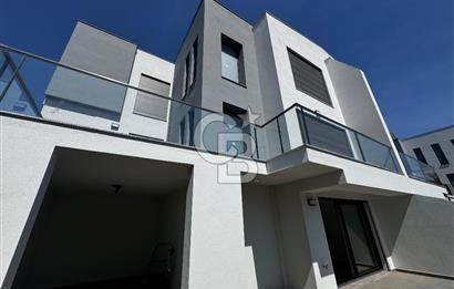 Güzelbahçe'de Kahramandere Macro Yakını Müstakil Havuzlu Villa