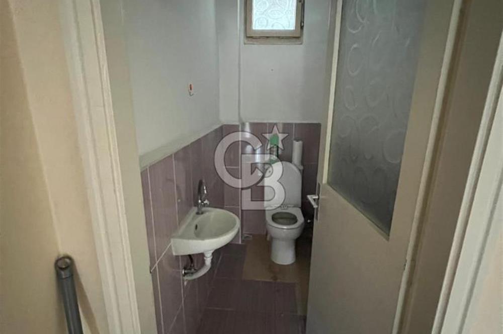 Akçabaat merkezde 2+1 kiralık daire