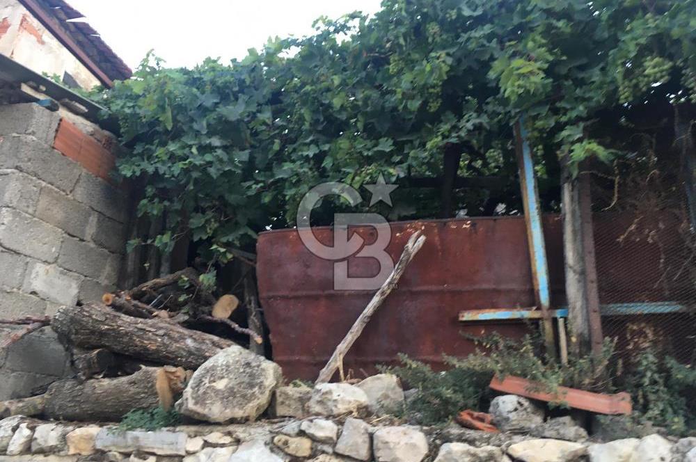Karaburun eğlen hoca köy içinde 2 katlı satılık müstakil ev 