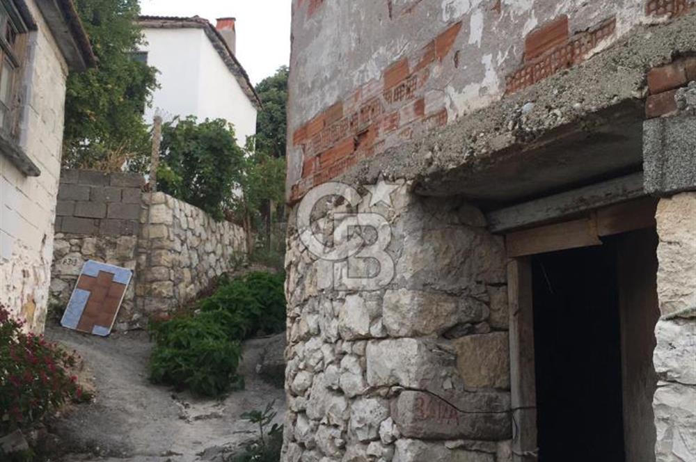 Karaburun eğlen hoca köy içinde 2 katlı satılık müstakil ev 