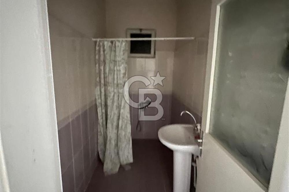 Akçabaat merkezde 2+1 kiralık daire