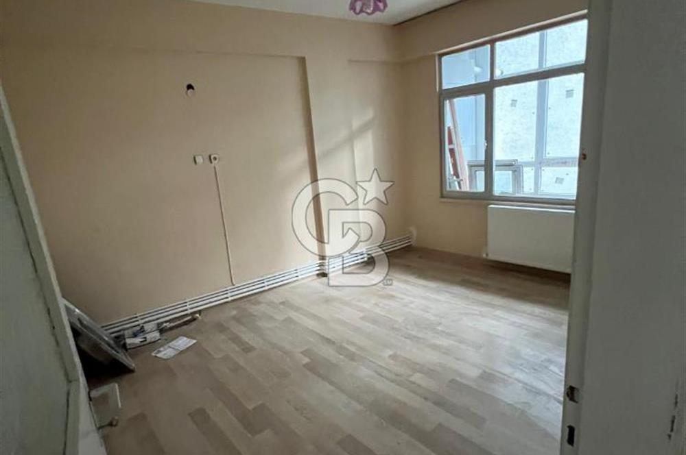Akçabaat merkezde 2+1 kiralık daire