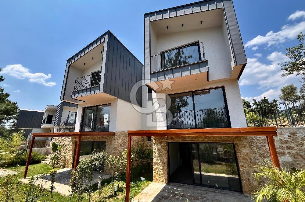 Akyaka’ya 10 dk Mesafede, Satılık Yarı Müstakil Köşe Villa