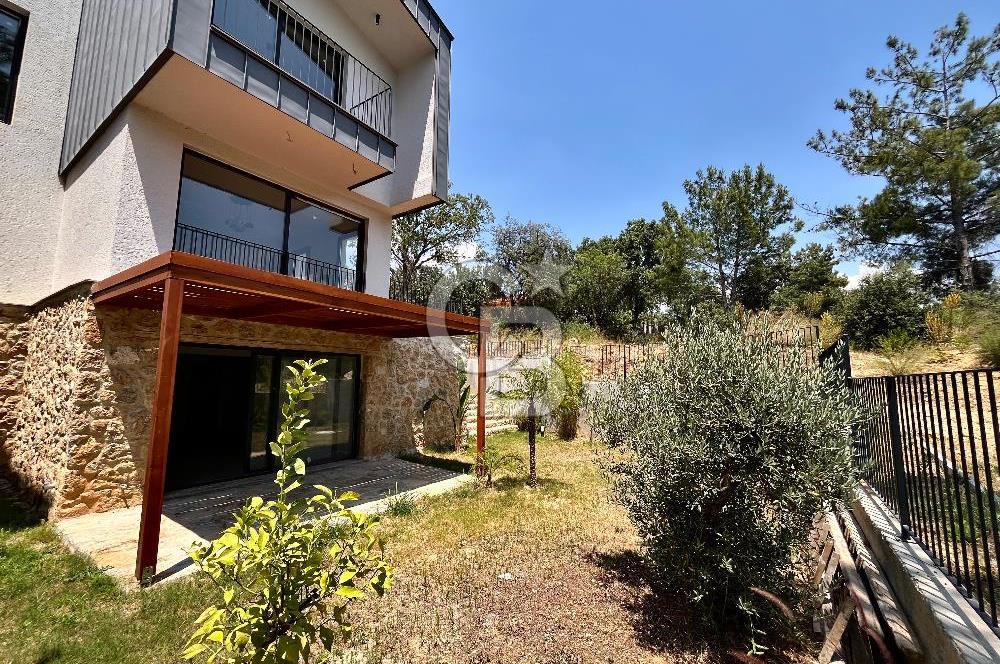 Akyaka’ya 10 dk Mesafede, Satılık Yarı Müstakil Köşe Villa