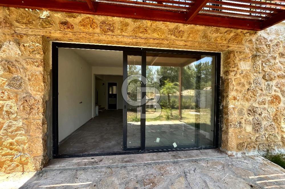 Akyaka’ya 10 dk Mesafede, Satılık Yarı Müstakil Köşe Villa