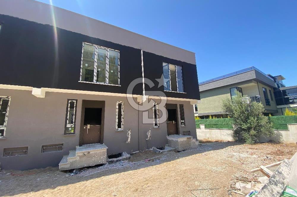 ÇANAKKALE GÜZELYALIDA DENİZE 200 M MESAFEDE SATILIK VİLLA 