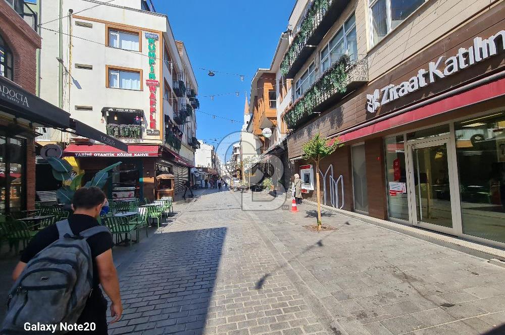 Üsküdar Uncular caddesinde kiralık 1+1 ofis