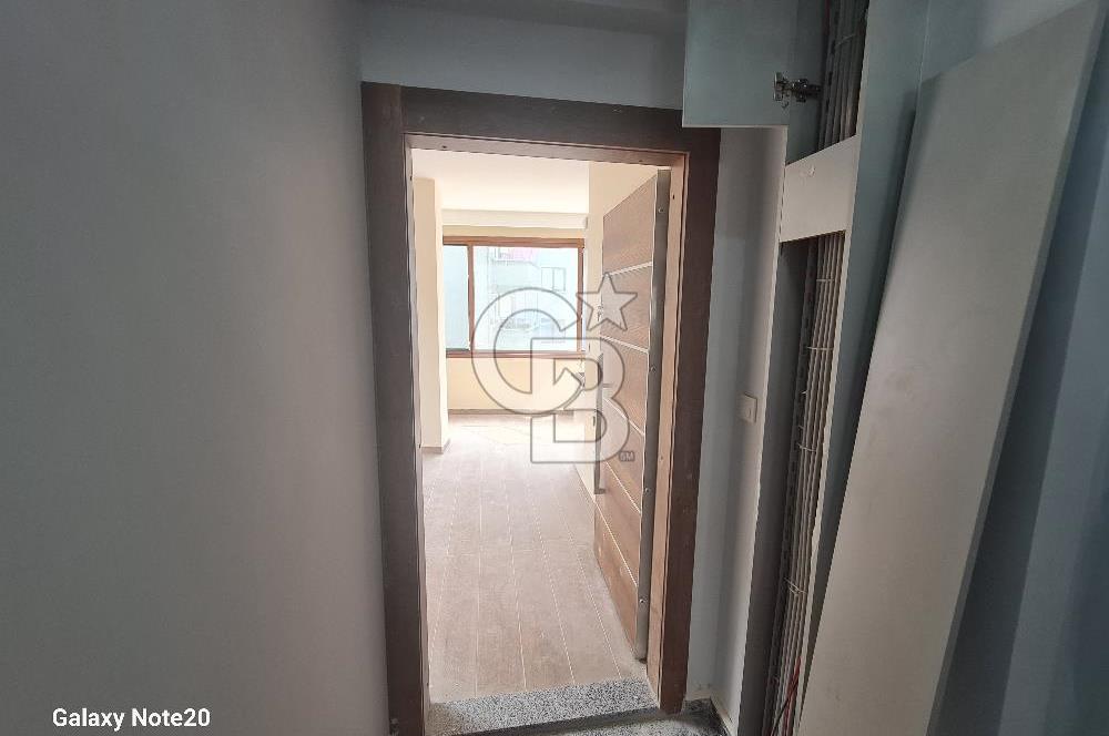 Üsküdar Uncular caddesinde kiralık 1+1 ofis