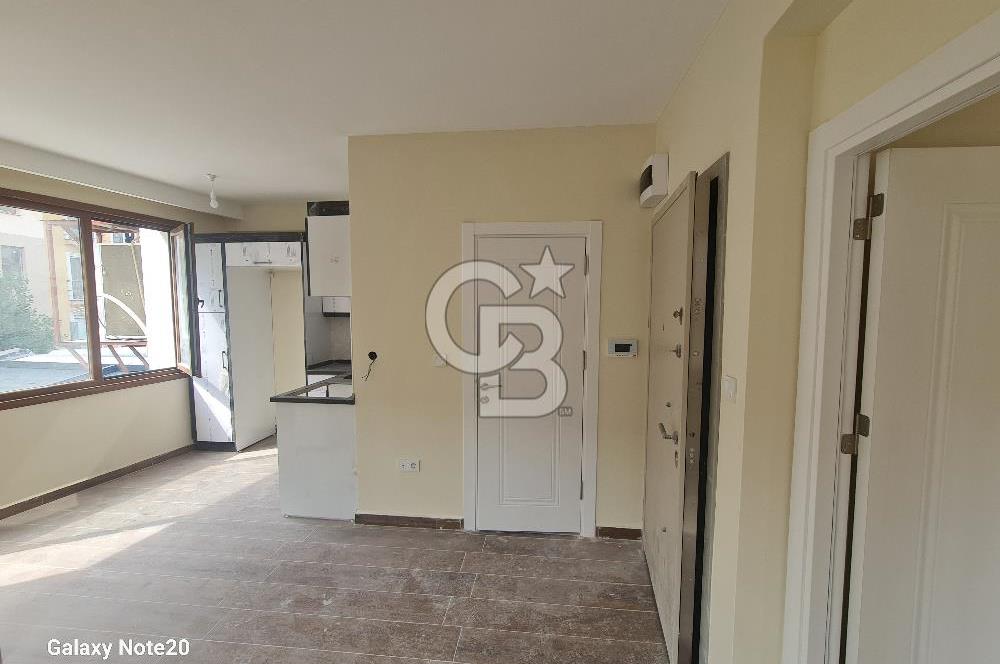 Üsküdar Uncular caddesinde kiralık 1+1 ofis