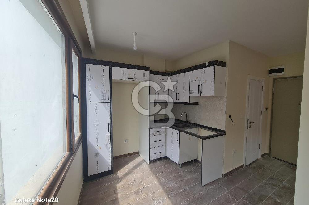 Üsküdar Uncular caddesinde kiralık 1+1 ofis