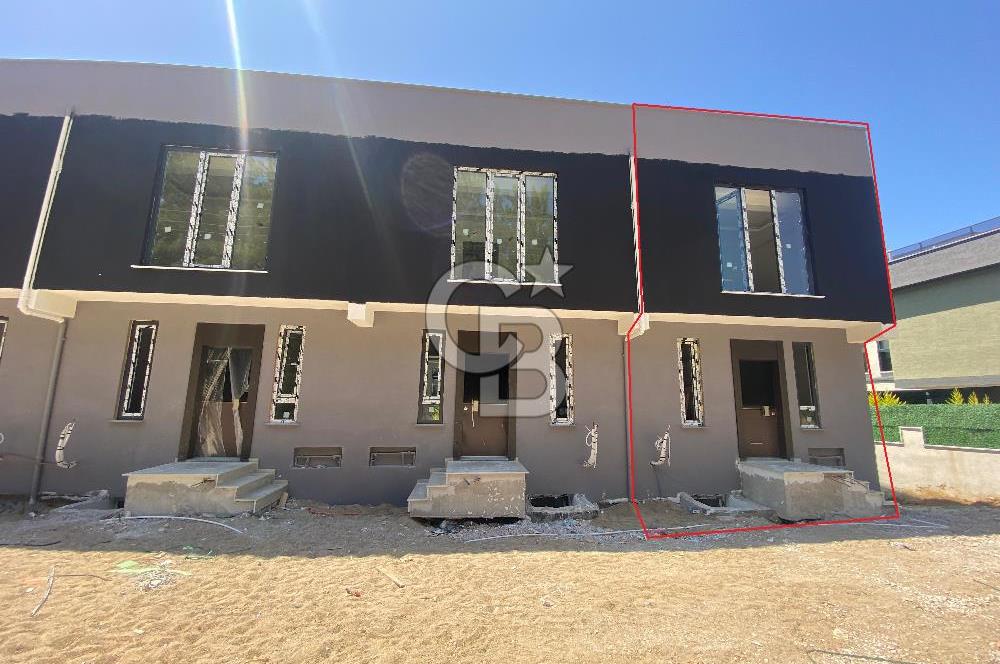 ÇANAKKALE GÜZELYALIDA DENİZE 200 M MESAFEDE SATILIK VİLLA 