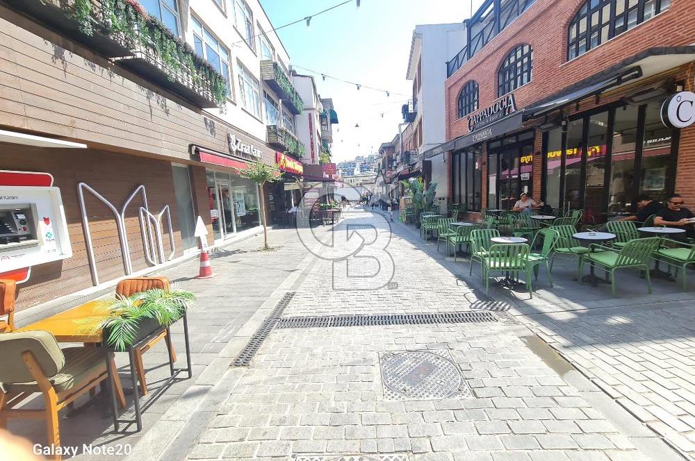 Üsküdar Uncular caddesinde kiralık 1+1 ofis