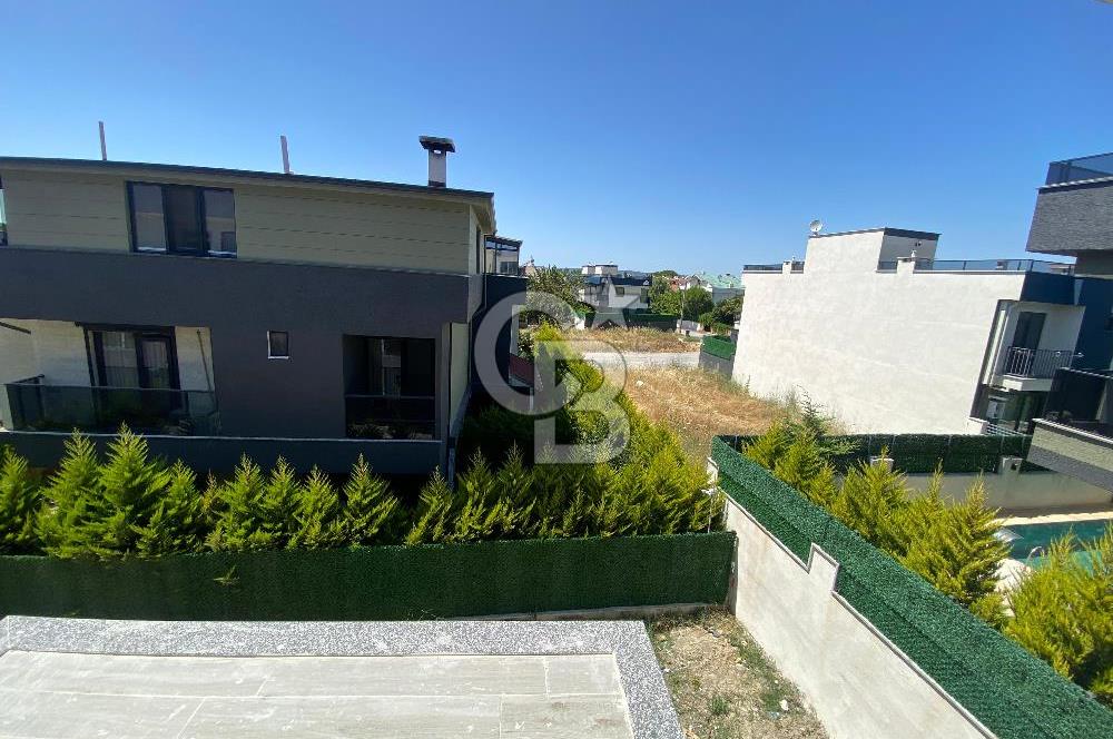ÇANAKKALE GÜZELYALIDA DENİZE 200 M MESAFEDE SATILIK VİLLA 