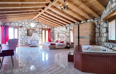 Antalya Kaş Sarıbelen De Triplex Satılık Taş Ev
