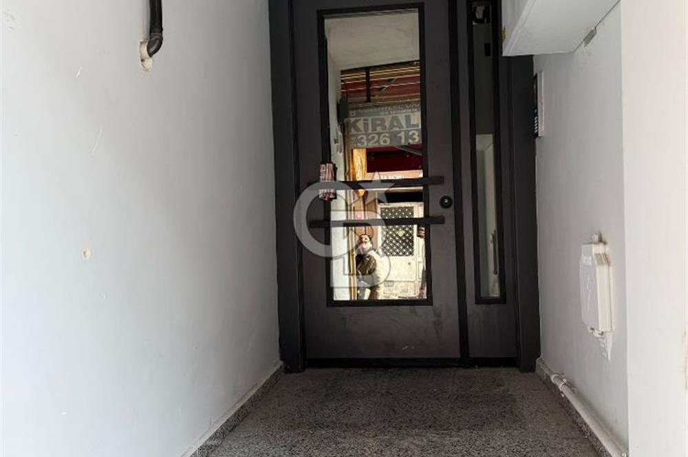 Üsküdar Uncular caddesinde kiralık 1+1 ofis