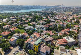 Satılık Emirgan koruya yakın müstakil 4 katlı site içerisinde