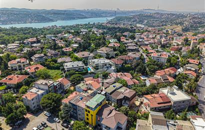 Satılık Emirgan koruya yakın müstakil 4 katlı site içerisinde
