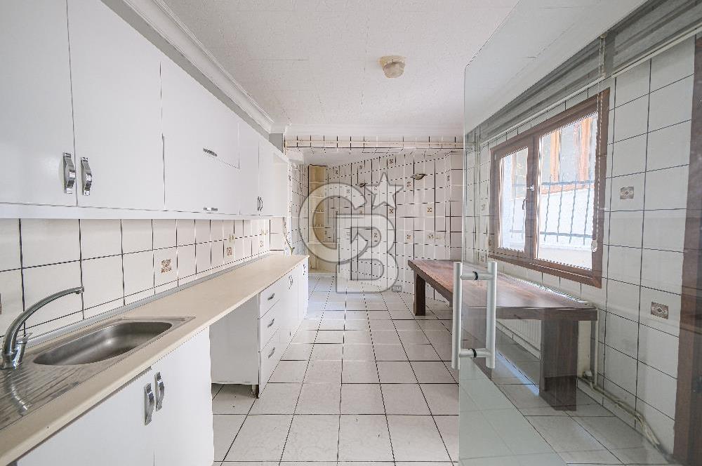 Satılık Emirgan koruya yakın müstakil 4 katlı site içerisinde