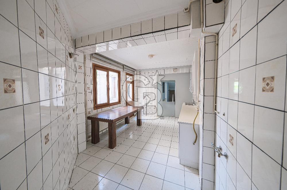Satılık Emirgan koruya yakın müstakil 4 katlı site içerisinde