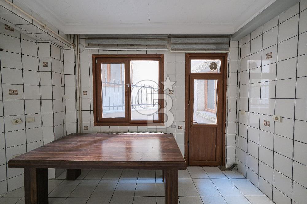 Satılık Emirgan koruya yakın müstakil 4 katlı site içerisinde