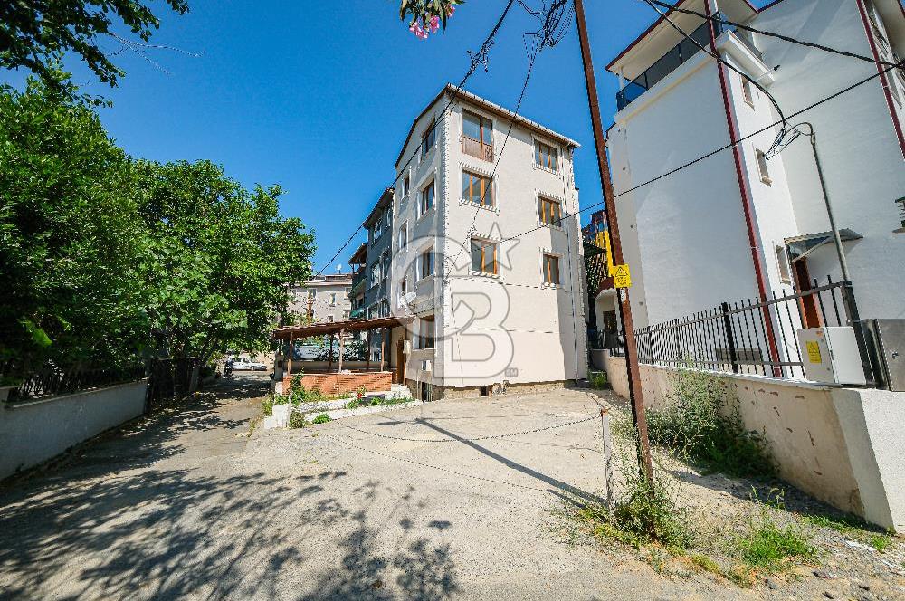 Satılık Emirgan koruya yakın müstakil 4 katlı site içerisinde