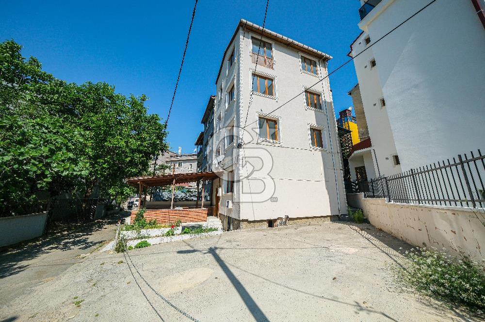Satılık Emirgan koruya yakın müstakil 4 katlı site içerisinde