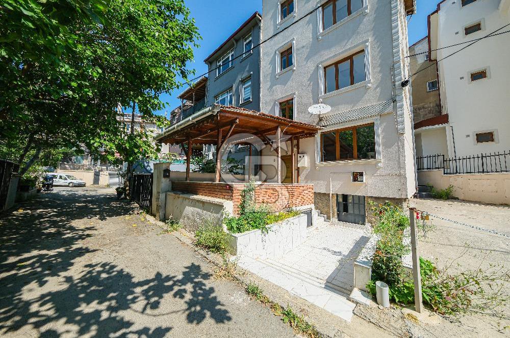Satılık Emirgan koruya yakın müstakil 4 katlı site içerisinde