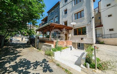 Satılık Emirgan koruya yakın müstakil 4 katlı site içerisinde