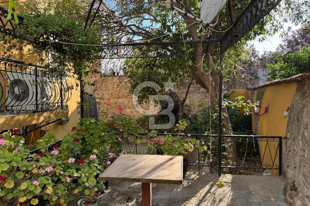  Ayvalık Fethiye Mahallesi’nde Satılık Tarihi Komple Taş Rum Evi