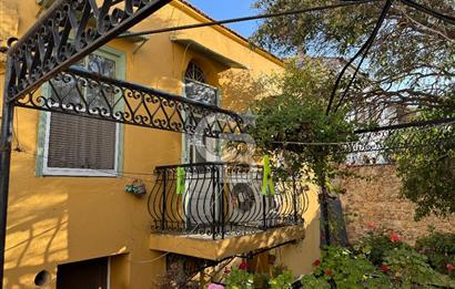  Ayvalık Fethiye Mahallesi’nde Satılık Tarihi Komple Taş Rum Evi
