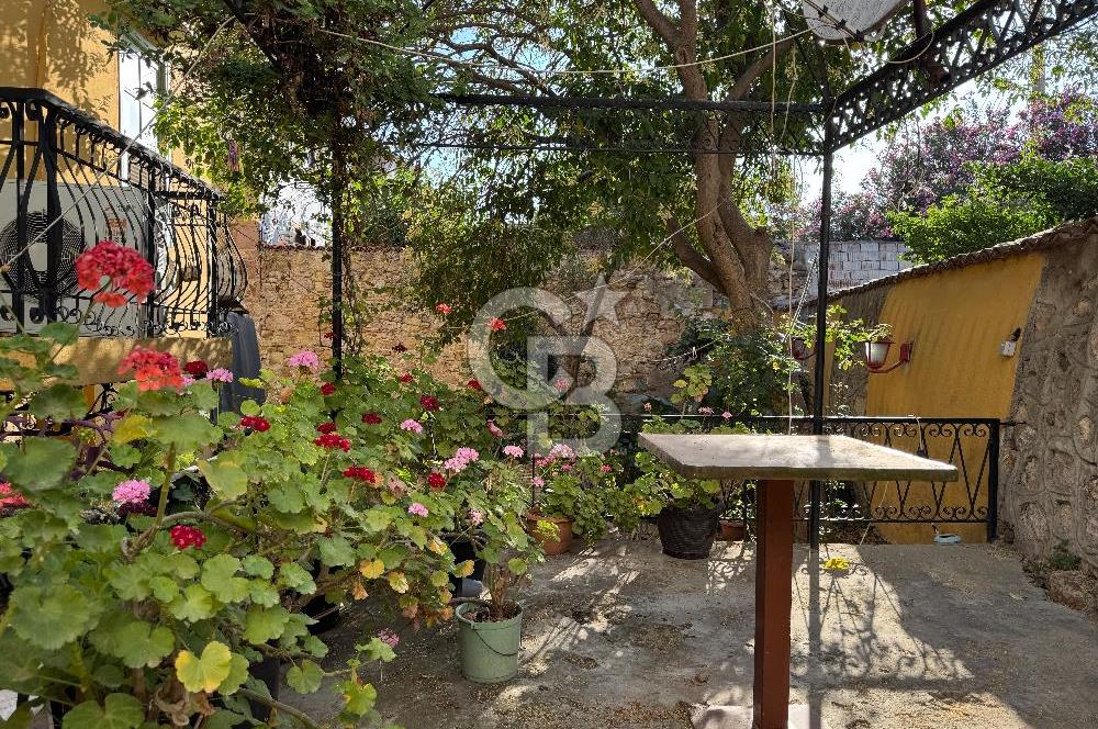 Ayvalık Fethiye Mahallesi’nde Satılık Tarihi Komple Taş Rum Evi