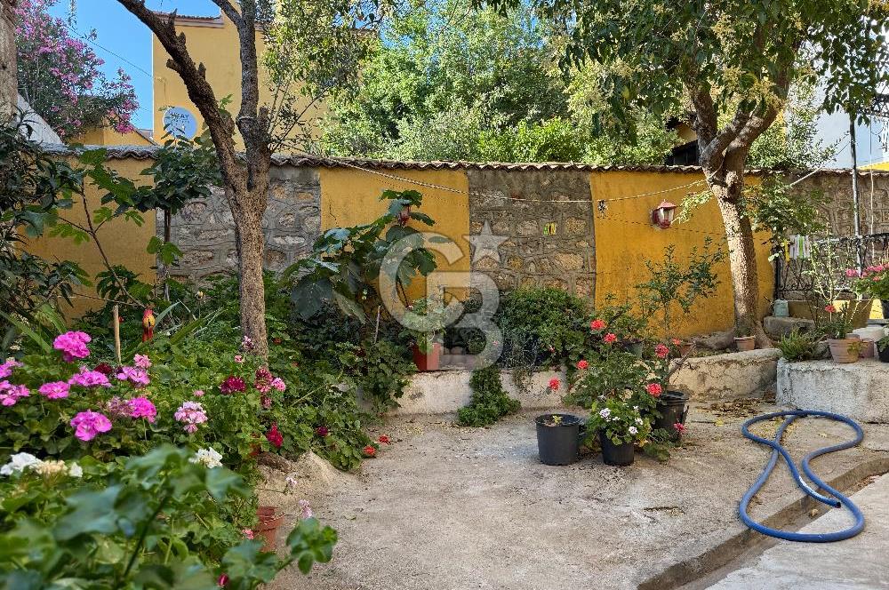  Ayvalık Fethiye Mahallesi’nde Satılık Tarihi Komple Taş Rum Evi