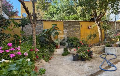  Ayvalık Fethiye Mahallesi’nde Satılık Tarihi Komple Taş Rum Evi