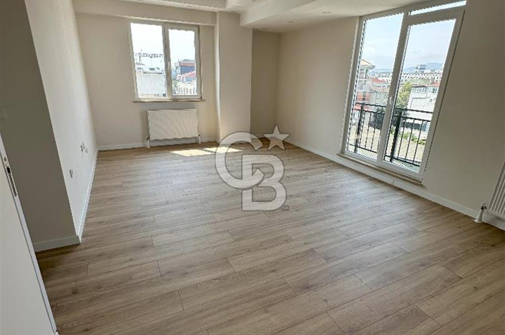 CB Fly'dan Cadde, Belediye ve Kaymakamlık Yakını Çatı Dubleks