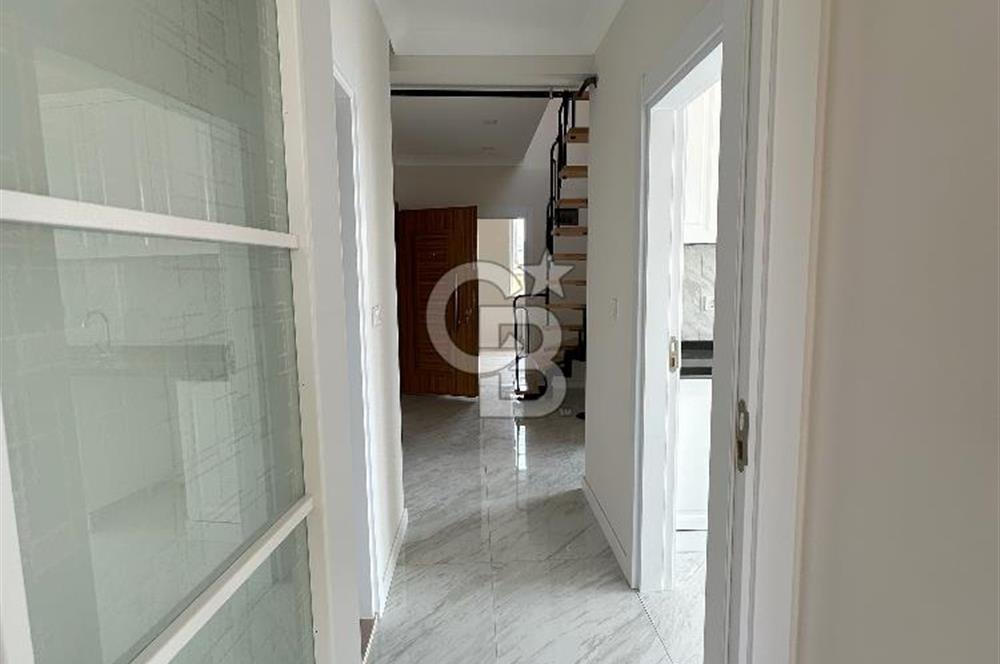 CB Fly'dan Cadde, Belediye ve Kaymakamlık Yakını Çatı Dubleks