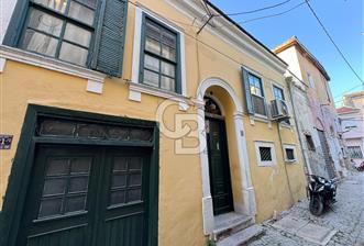  Ayvalık Fethiye Mahallesi’nde Satılık Tarihi Komple Taş Rum Evi