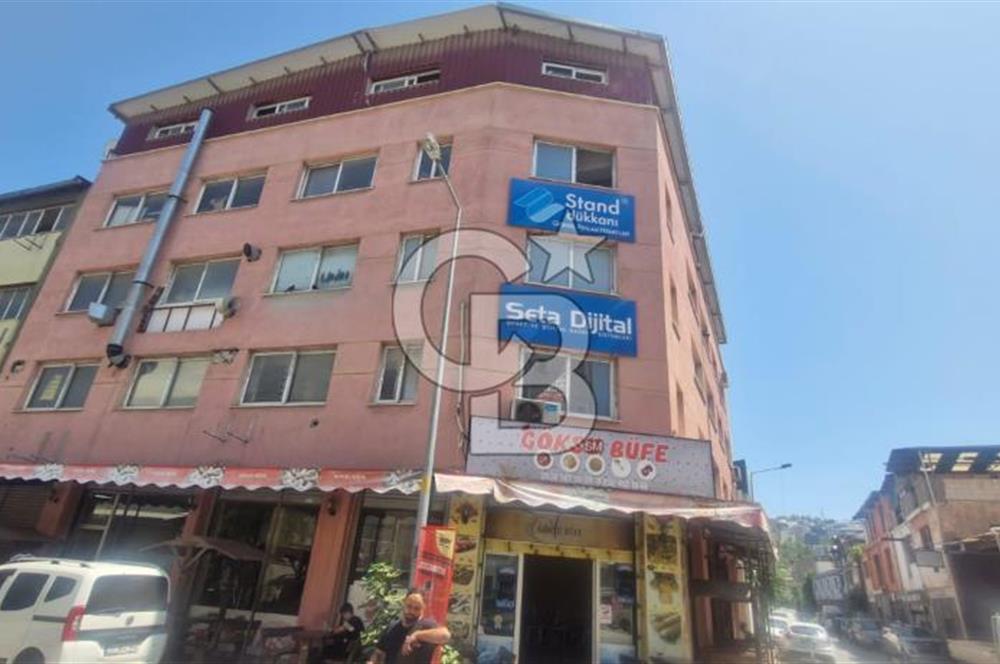 İzmir'de Bornova'nin Ticari kalbi Olan  1. Sanayide Mükemmel Lokasyonda İş Hanı